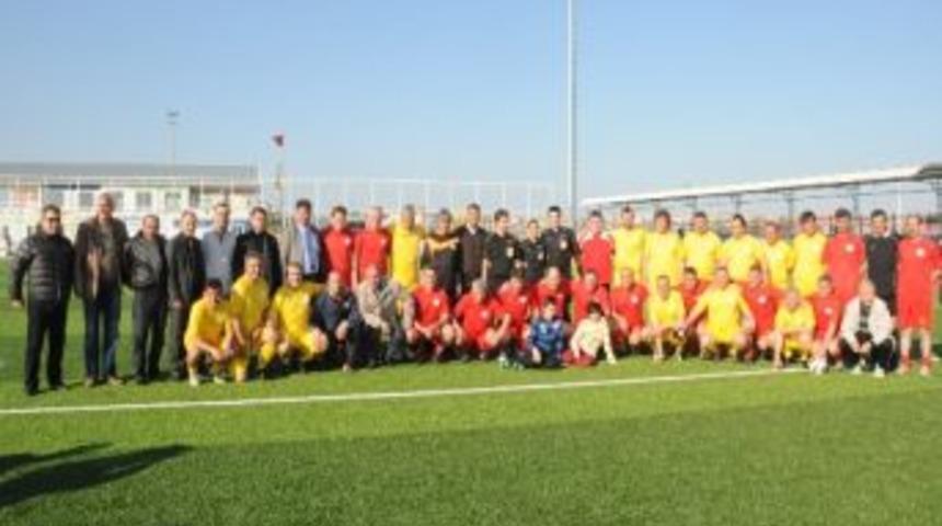 Şehir Stadında İlk Ma&ccedil;ı &Ccedil;orlu Ş&ouml;hretleri İle Galatasaray Ş&ouml;hretleri Yaptı