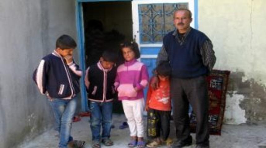 Araban İl&ccedil;esine Sığınan 8 Kişilik Suriyeli Aile Yardım Bekliyor