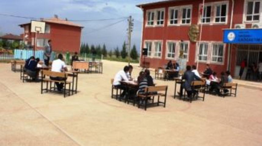 Ortaokullar Arası Bilgi Yarışması D&uuml;zenledi