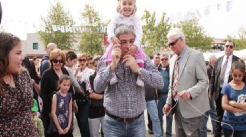 Başkan &Uuml;lg&uuml;r, 23 Nisanı &Ccedil;ocuklarla Birlikte Kutladı