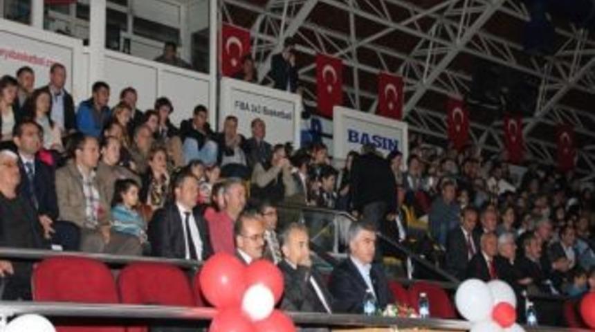 Sakarya 9’uncu Uluslararası Egemenlik Haftası Halk Oyunları Festivali Finali Yapıldı