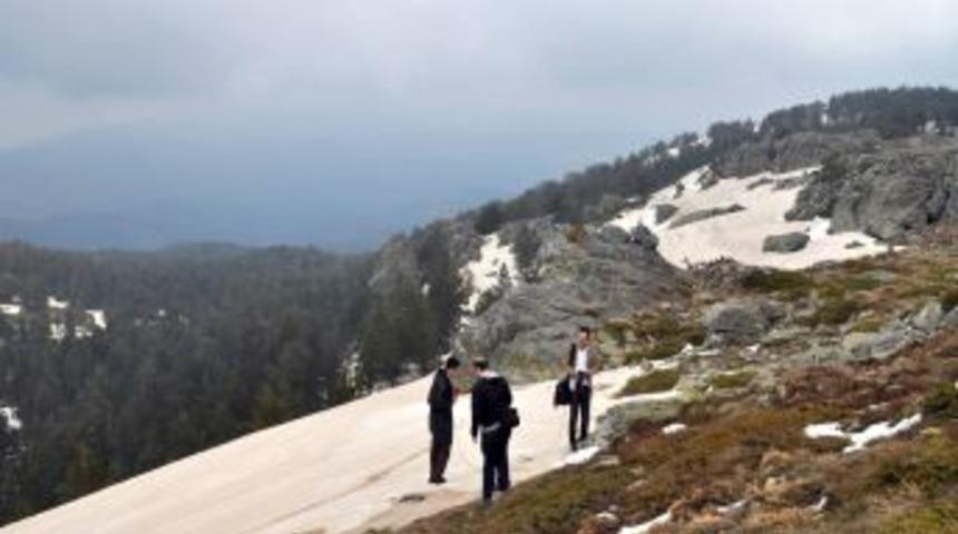 Balıkesir'deki Gazeteciler Kazdağları'nın Zirvesine &Ccedil;ıktı