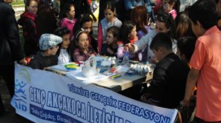 Gen&ccedil;ler 23 Nisan'da &Ccedil;ocuk Oldu