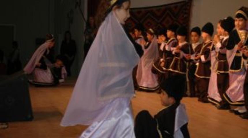 Demre Halk Eğitim Merkezi'nden 23 Nisan Şenliği