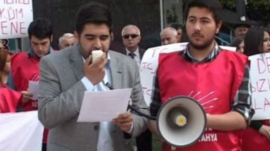 K&uuml;tahya'da Chp'li Gen&ccedil;ler Sağlık Merkezi'ne Tc Yazılı Afiş Astı