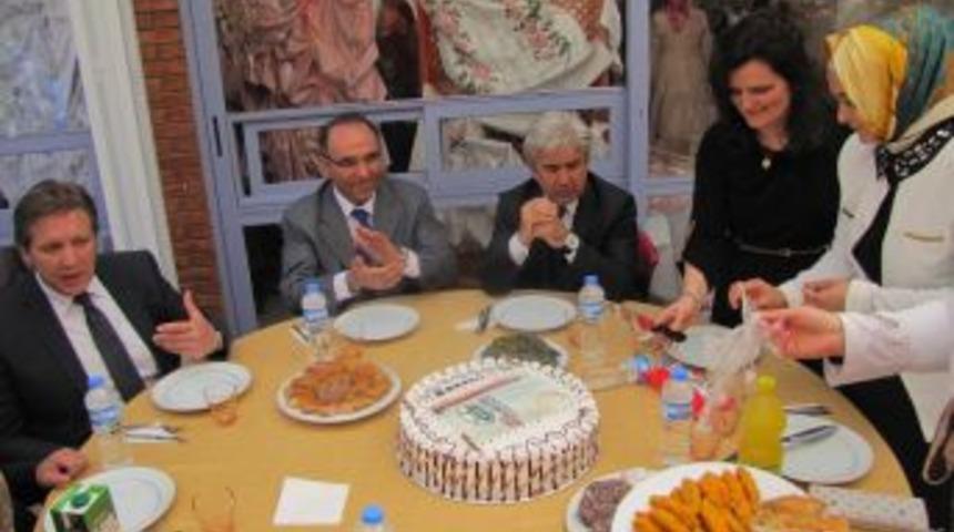 1. Akhisar Eğitim, K&uuml;lt&uuml;r Ve Sanat Şenliği Başladı