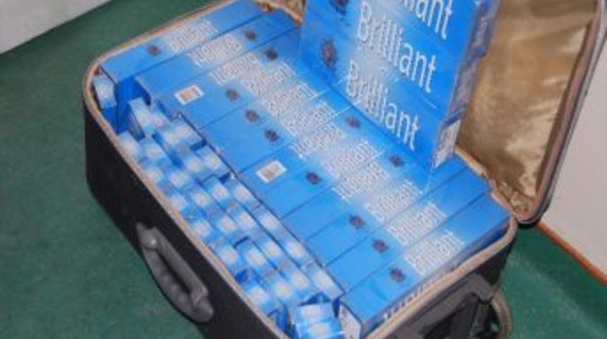 &Ccedil;amaşır Makinesinin İ&ccedil;inden Ka&ccedil;ak Sigara &Ccedil;ıktı