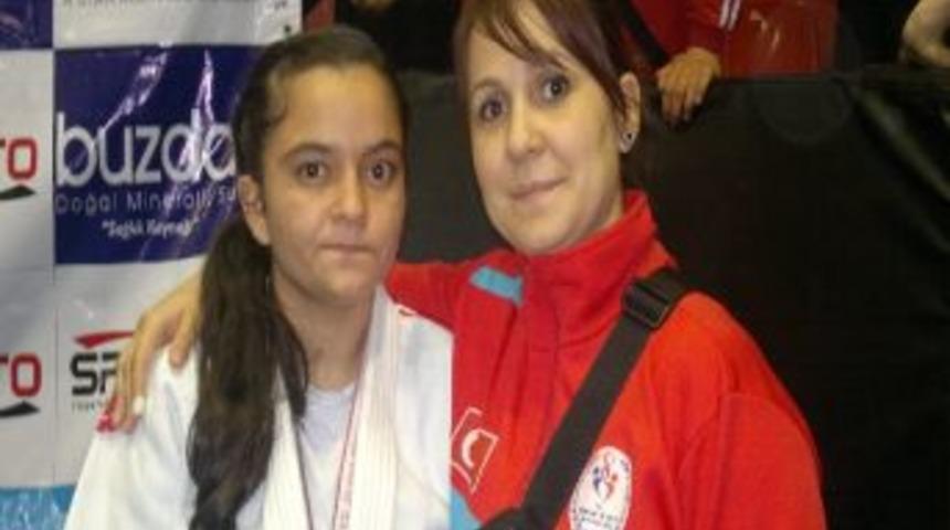 D&uuml;zceli Judocu T&uuml;rkiye &Uuml;&ccedil;&uuml;nc&uuml;s&uuml;