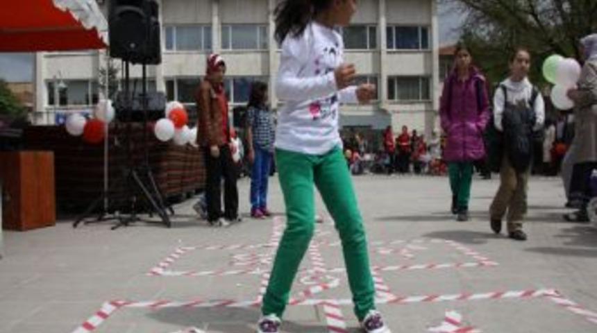 &Ccedil;ubuk'ta &Ccedil;ocuk Oyunları Şenliği