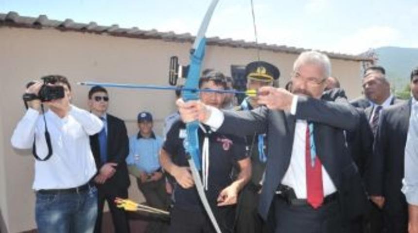 Cerrah: "&ccedil;ocuklarımız Ve Gen&ccedil;lerimiz Mutlaka Spor Yapmalı"