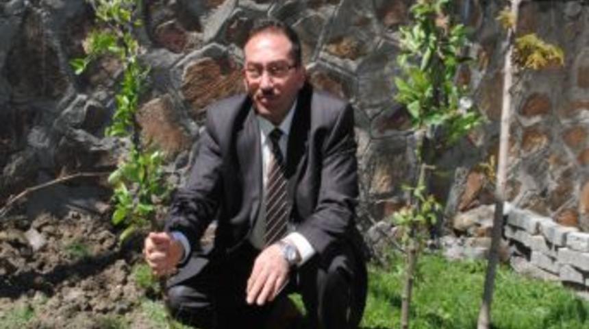 Hakkarili &Ccedil;ift&ccedil;iye 10 Bin Meyve Fidanı