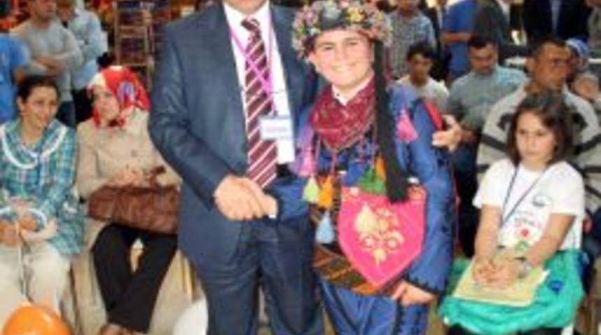 Misafir &Ouml;ğrenciler H&uuml;nerlerini AVM'de Sergiledi