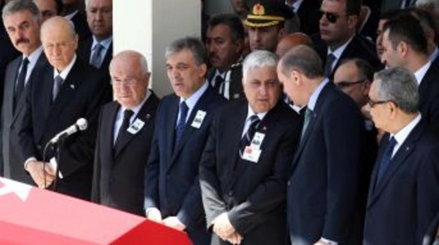 Genelkurmay Başkanı &Ouml;zel'in Babasını, Devletin &Uuml;st Kademesi Uğurladı