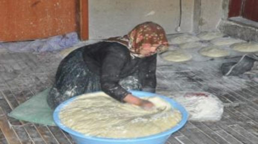 52 Yaşındaki Melahat G&ouml;kpınar Sandıklıspor&rsquo;un En Ateşli Taraftarı