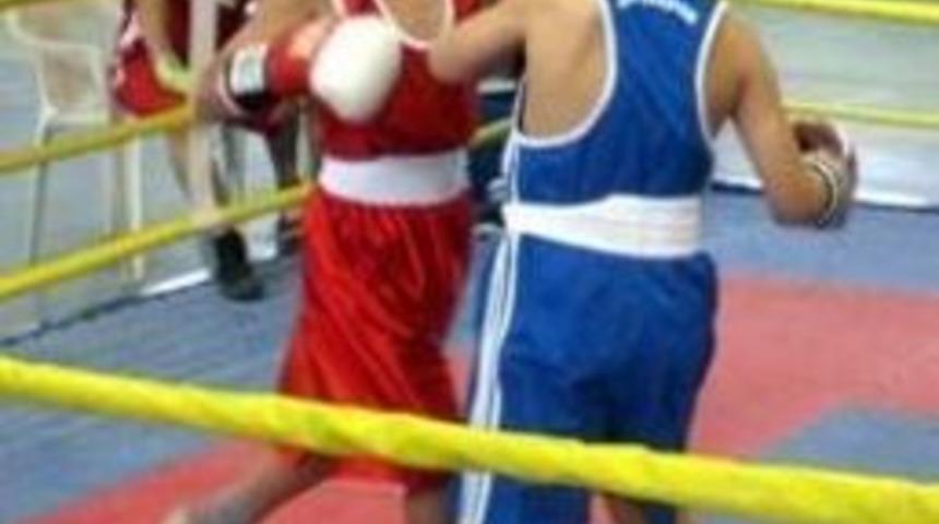 23 Nisan &Ccedil;ocuklarından Boks Resitali