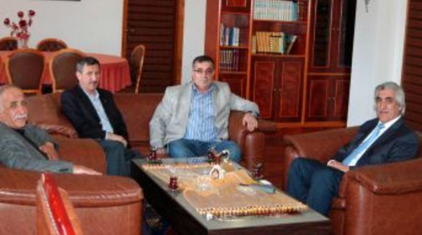 Kayseri Valisi Yılmaz, İpek Mobilya Fabrikasını Ziyaret Etti