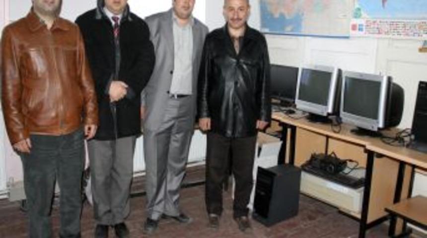 G&ouml;n&uuml;ll&uuml; Gen&ccedil;ler, Minik &Ouml;ğrencileri Sevindirdi