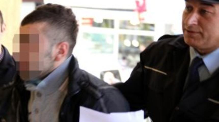 Tartıştığı Genci Sırtından Bı&ccedil;akladı