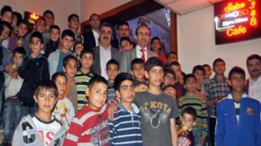 Selam Filmi &Ccedil;ocukları Duygulandırdı