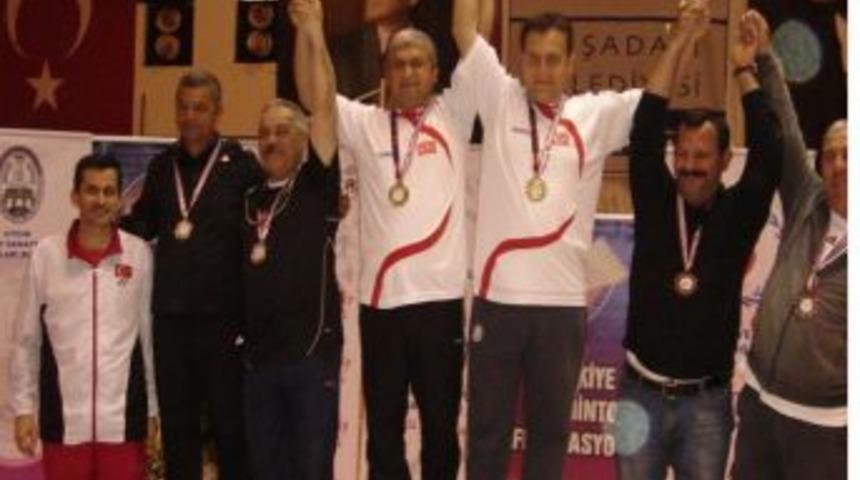 Badmintonda Adanalı Veteranlar 7 Madalya Aldı