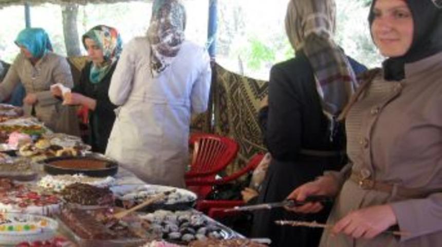 Kur'an Kursları Yararına Kermes D&uuml;zenlendi