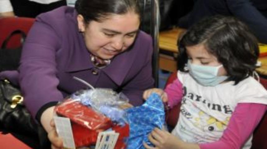 Hasta &Ccedil;ocuklara Gecikmeli 23 Nisan Kutlaması