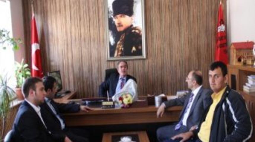 Bayburt Gen&ccedil;lik Meclisi 23 Nisanda Okullarda D&uuml;zenlenen Etkinliklere Katılarak &Ccedil;ocukların Bayramını Kutladılar