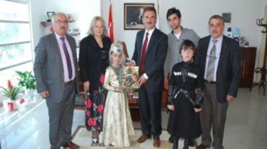 G&uuml;rc&uuml; Folklorculardan Gemlik Belediyesi&rsquo;ne Ziyaret