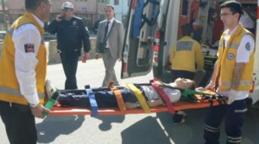 Boz&uuml;y&uuml;k'te Trafik Kazası, 1 Yaralı