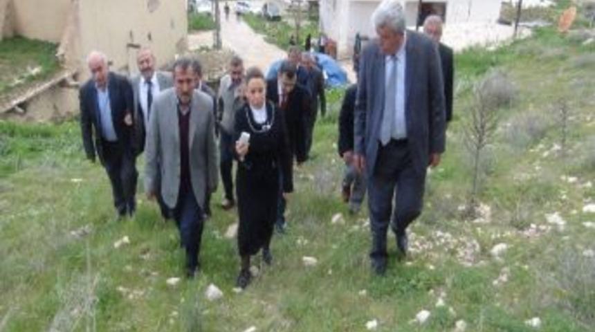 Ak Parti Malatya Milletvekili &Ouml;znur &Ccedil;alık, Ak&ccedil;adağ&rsquo;ı Ziyaret Etti