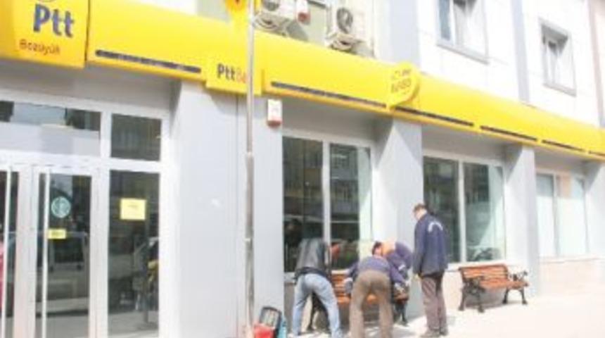 Ptt &Ouml;n&uuml;ne Ve Oedaş&rsquo;a Oturma Bankı Yerleştirildi