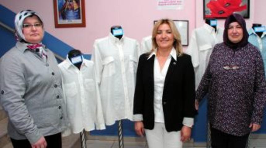 Kursiyerler Manisa Bezinden G&ouml;mlek, Etek Ve &Ccedil;ocuk Kıyafeti Dikti