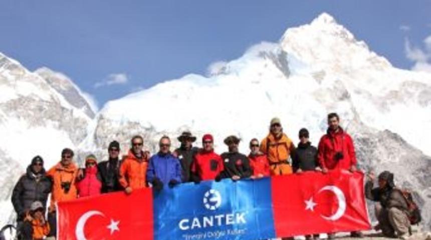 Kar D&uuml;nyası&rsquo;nda Everest Fotoğrafları Sergisi