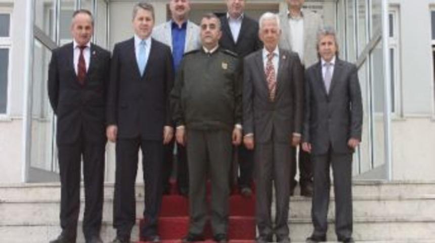 Komutan Ak&ccedil;a&rsquo;ya Deskkop&rsquo;tan Ziyaret