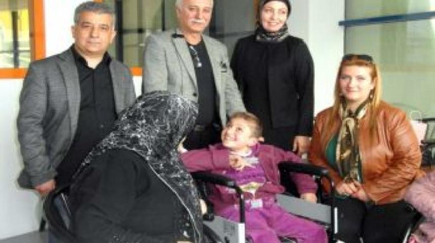 Suriyeli Fatıma Tekerlekli Sandalyesine Kavuştu