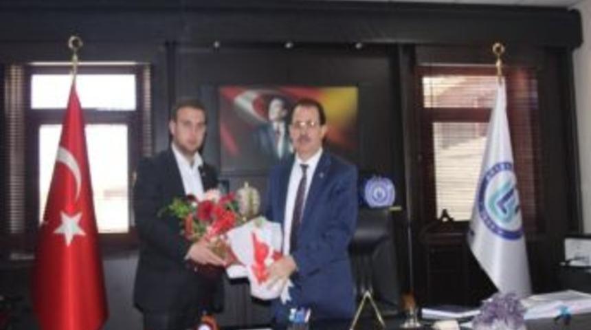 Ak Parti Gen&ccedil;lik Kolları, Rekt&ouml;r Coşkun&rsquo;u Ziyaret Etti