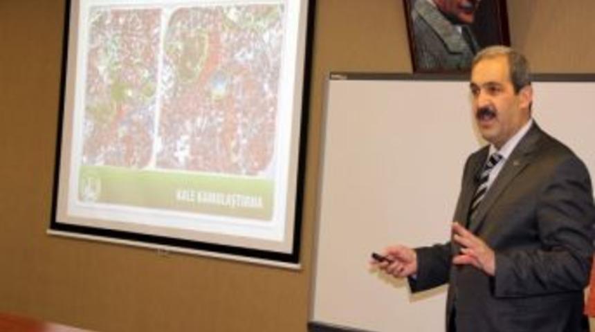 Başkan &Uuml;rg&uuml;p &Uuml;niversite &Ouml;ğrencileriyle Yerel Y&ouml;netimler Konferansında Buluştu