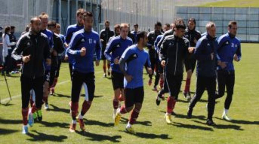 Sivasspor Teknik Direkt&ouml;r&uuml; &Ccedil;alımbay: Sezonun Ma&ccedil;ı Olacak