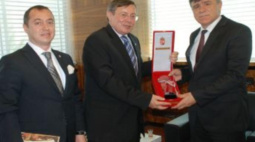 Macar B&uuml;y&uuml;kel&ccedil;isi, Kayseri B&uuml;y&uuml;kşehir Belediyesi'ni Ziyaret Etti