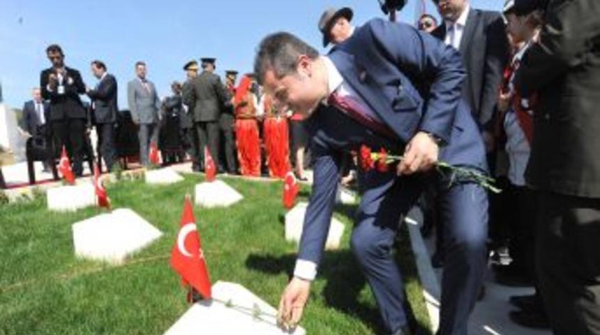 Bakan Kılı&ccedil;, &Ouml;zg&uuml;r Suriye Ordusu Bayrağı Asılmasını Değerlendirdi