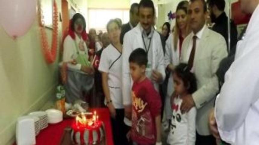 23 Nisan&rsquo;ı Hastanede Kutladılar