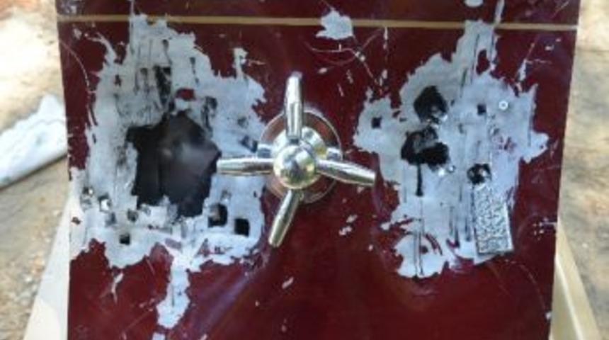 &Ccedil;aldıkları &Ccedil;elik Kasayı Ormana Attılar