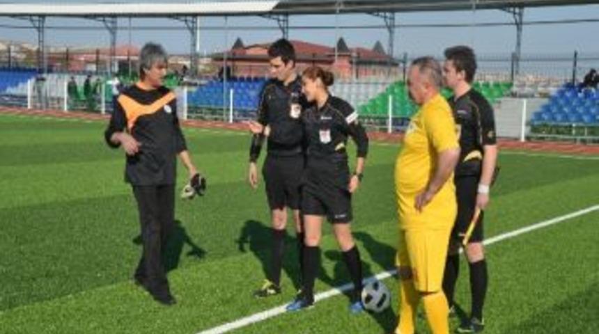 Bayan Hakem Seyirciden Tam Not