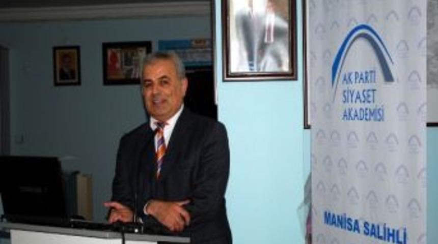 Salihli&rsquo;de Siyaset Akademisi Devam Ediyor