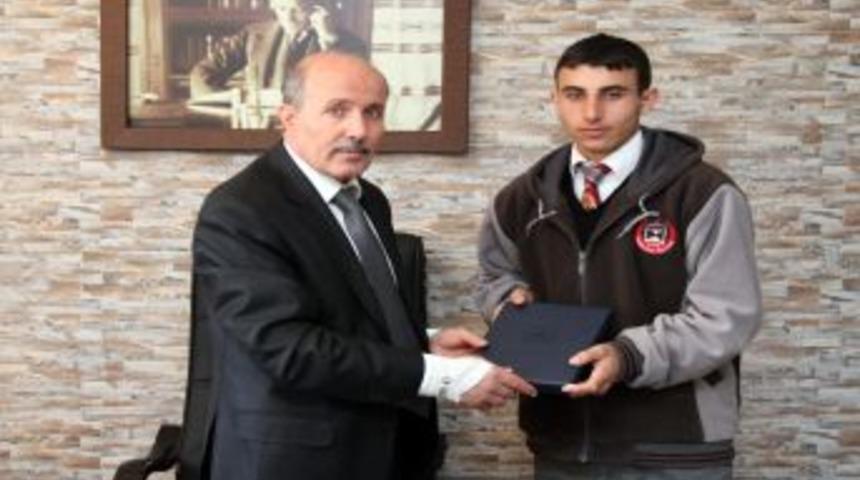 Mustafa Sarıg&uuml;l, Kur&rsquo;an-ı Kerim Okuma Yarışması 2. B&ouml;lge Birincisi Oldu