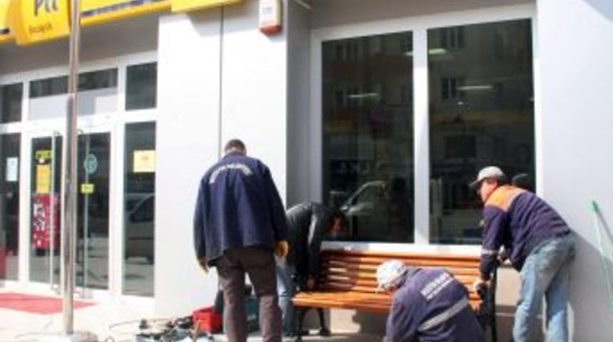 Belediye Vatandaşlar I&ccedil;in Bank Yaptırdı