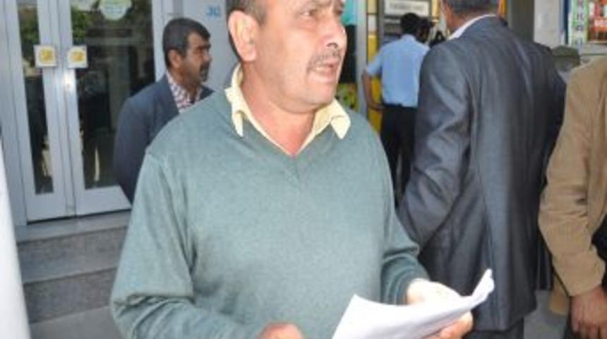 Bankacının, Hesaplarından &Ccedil;aldığı Parayı Istiyorlar