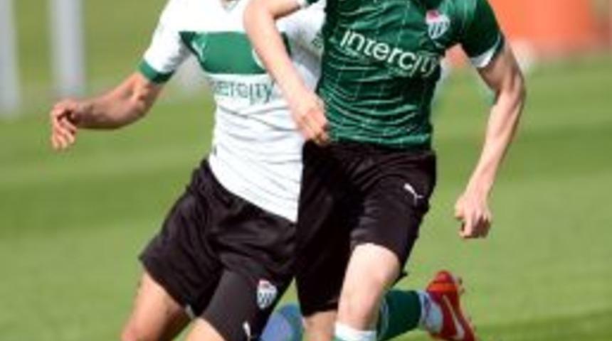 Bursaspor, Gen&ccedil;lerle Hazırlanıyor