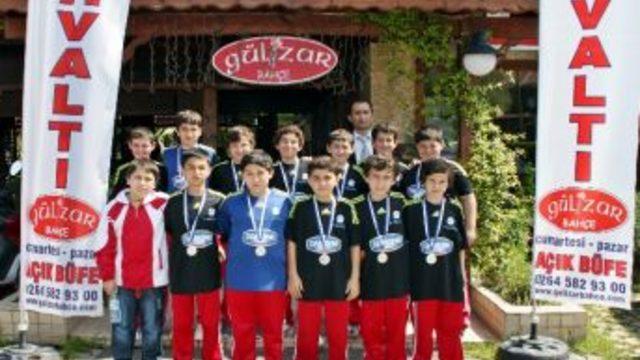 Kent Konseyi’nden Sapanca İöo Futbol Takımına Yemek