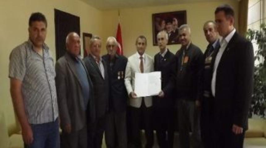 Şehit Ailelerinden Kaymakam Sonel&rsquo;e Teşekk&uuml;r Ziyareti